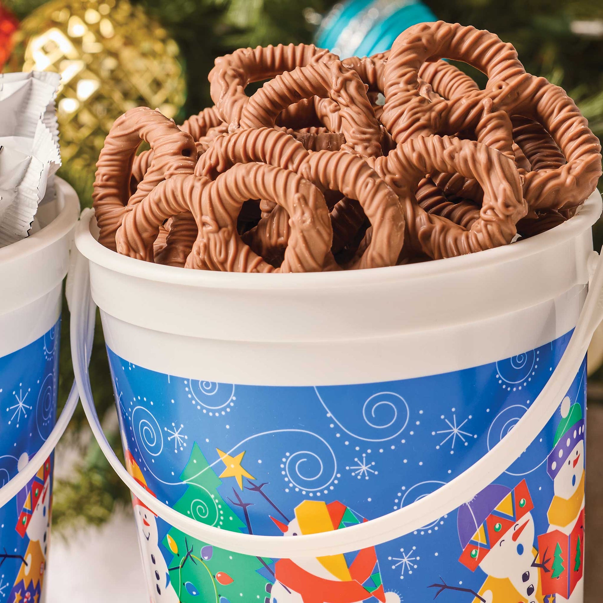 Christmas Pretzel Pail Milk 16 oz.