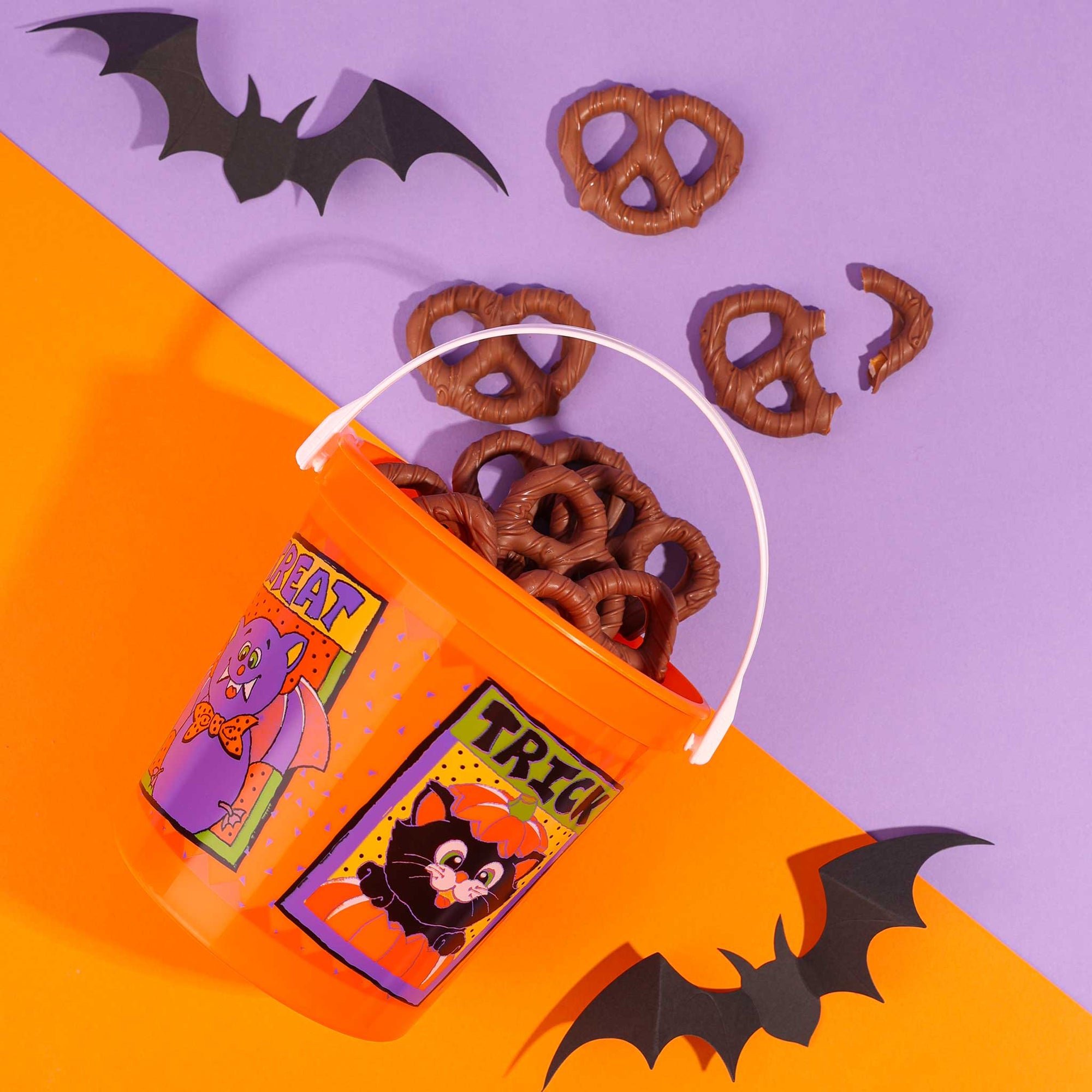 Halloween Pretzel Pail Milk 16 oz.